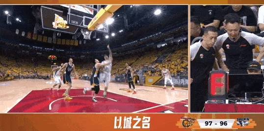 黑白体育官方入口-麦基压人后抢到篮板造成犯规，胡明轩得到23分5犯离场